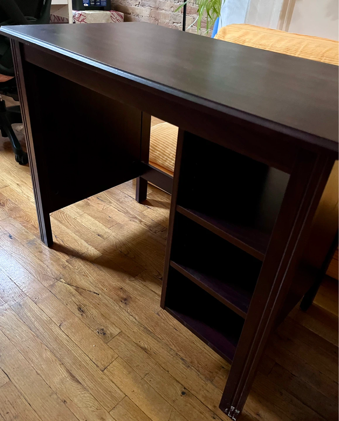 desk - photo 3
