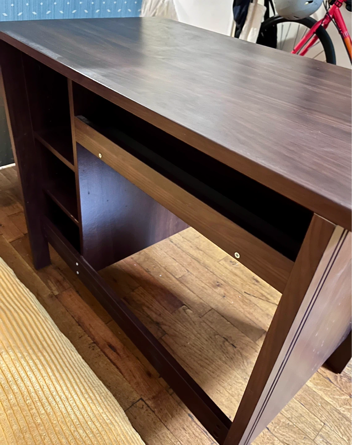 desk - photo 2