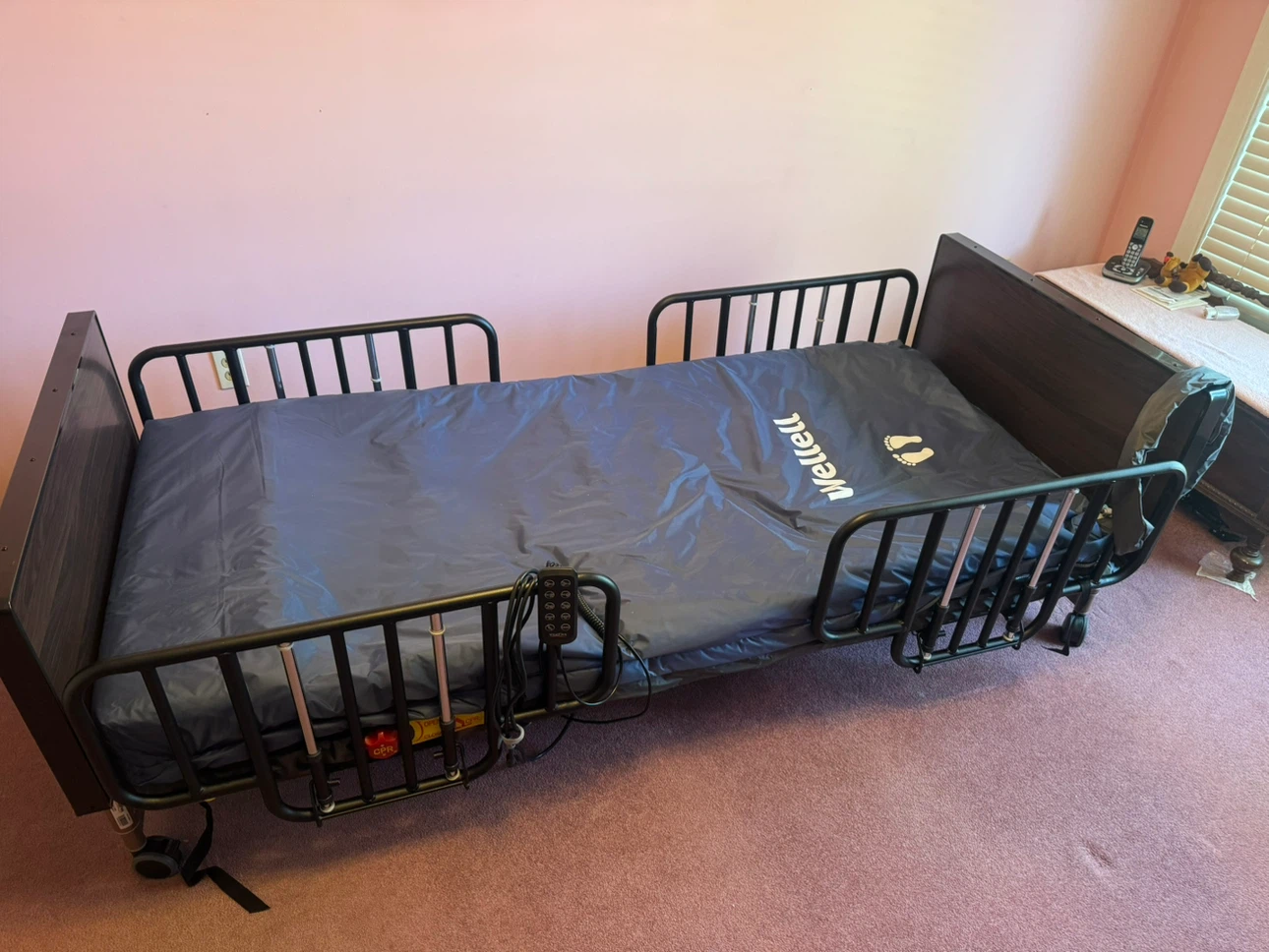 Vital flex hospital bed with apex air mattress