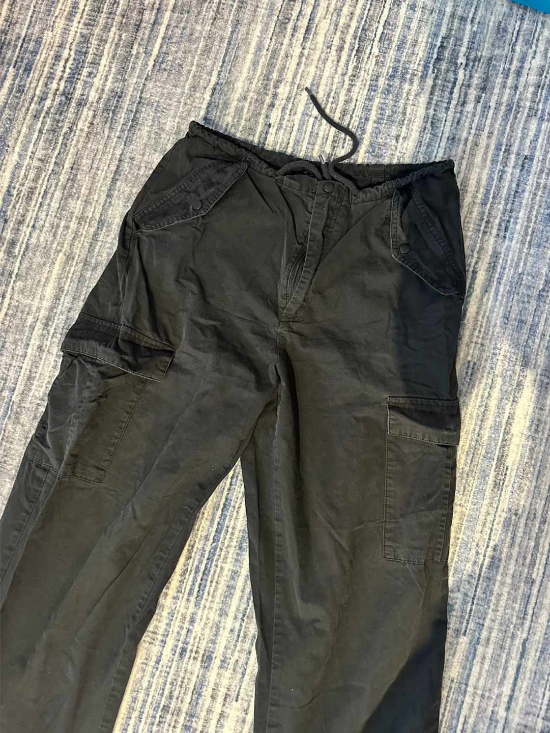 Black cargo pants with adjustable waistband - photo 3