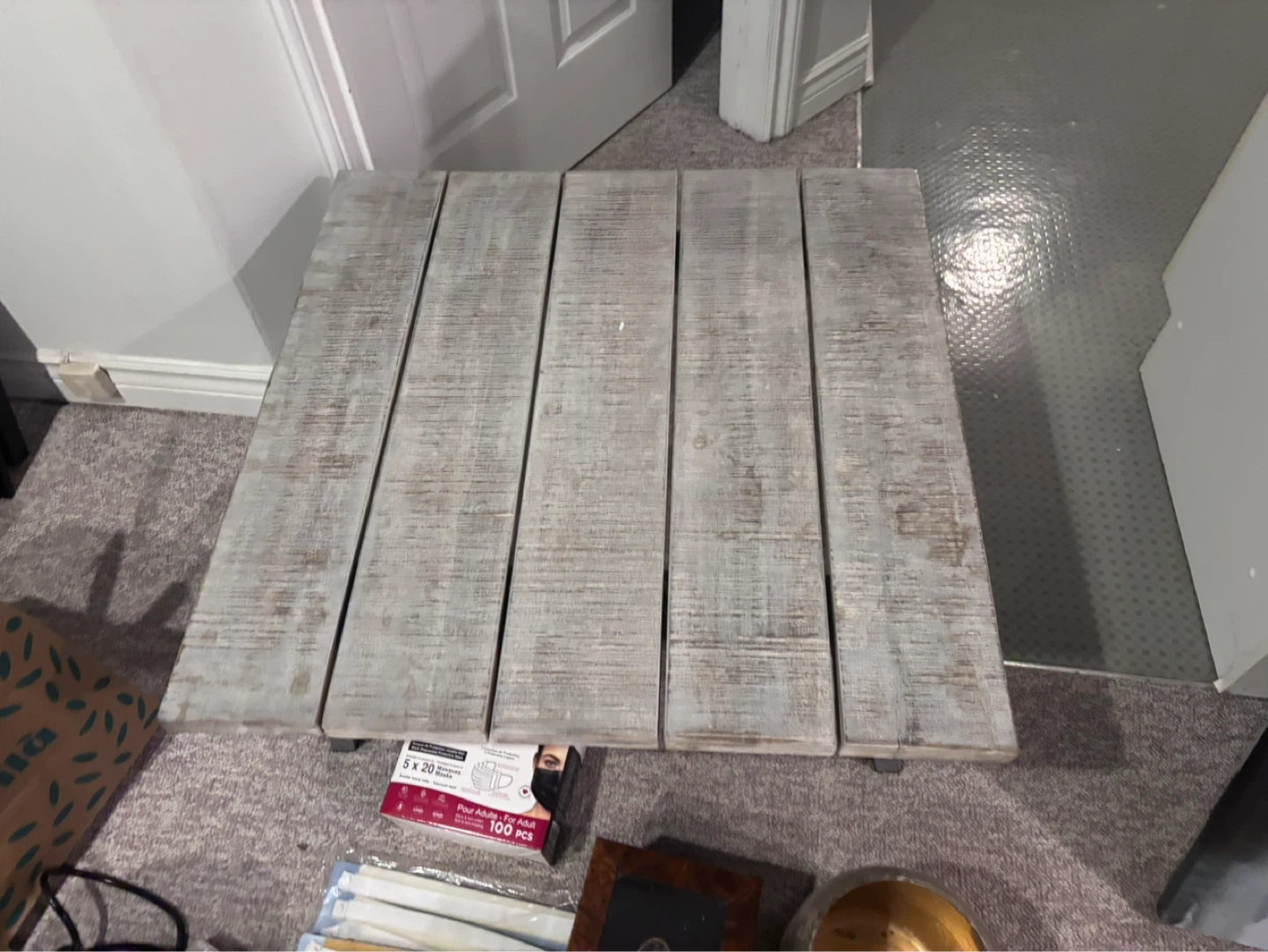 Article Inside/outside coffee table.