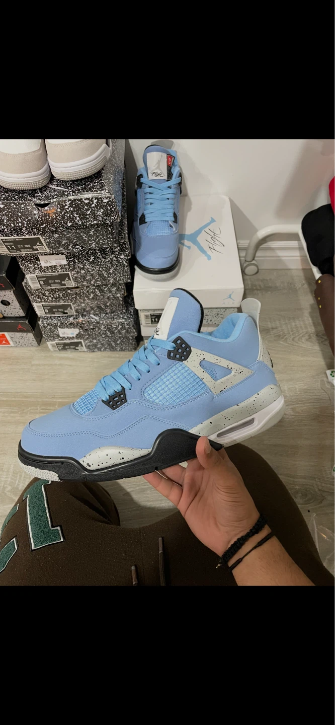 Air Jordan 4 "University Blue" size 12