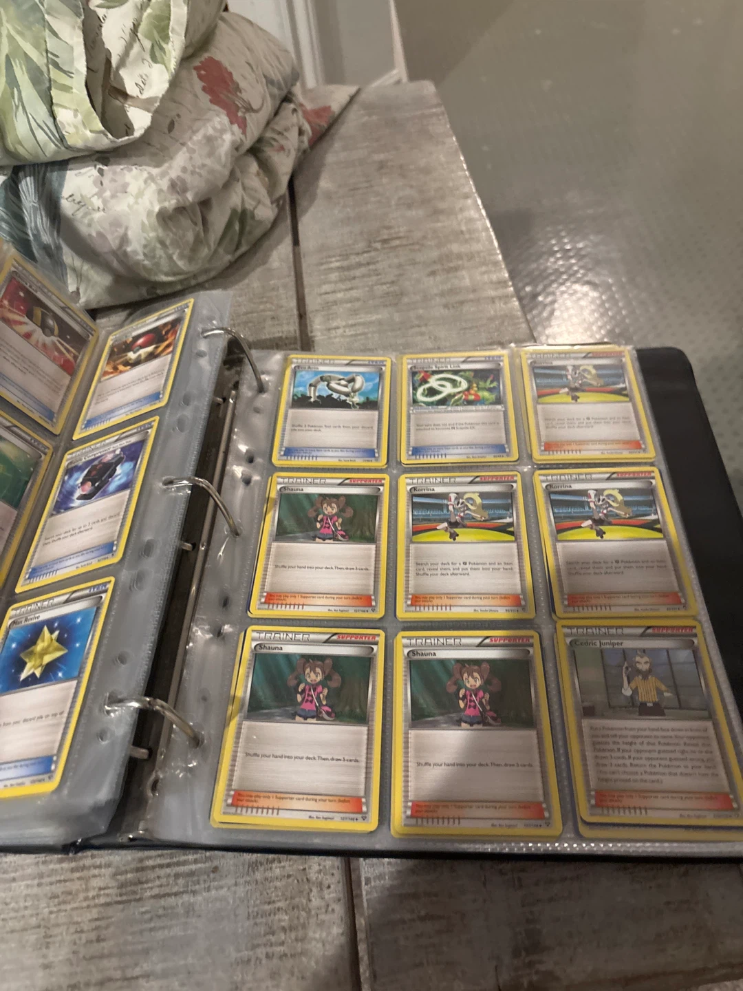 Random Pokamon cards - photo 3