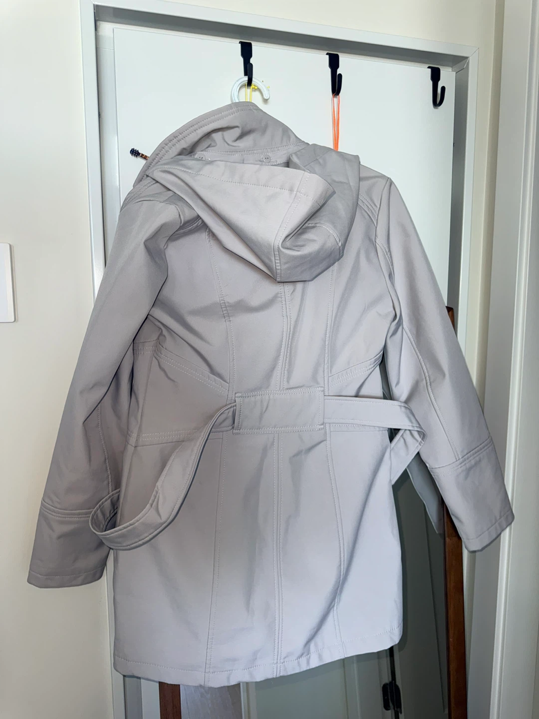 Water-Resistant & Windproof Jacket – Size Small - photo 2