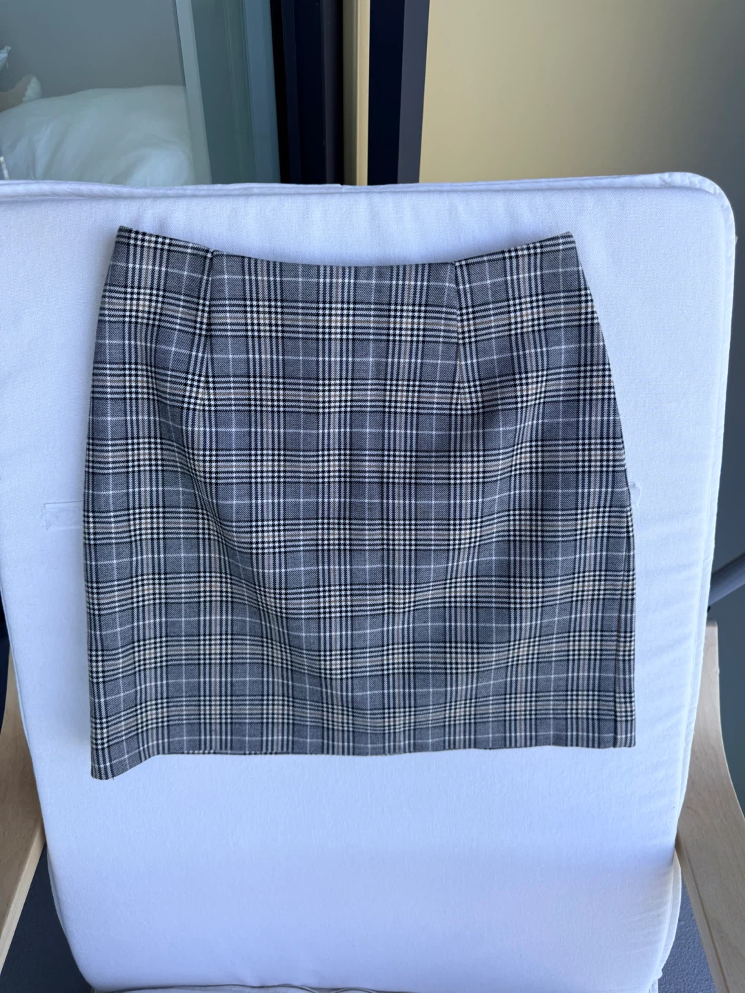 H&M Checkered Skirt – Size CA/US 4 (EUR 34)