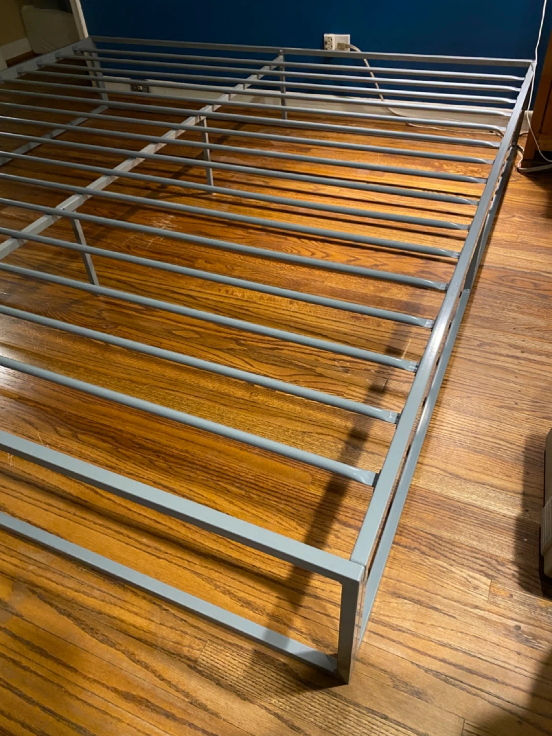 King size metal platform bed Frame - photo 2