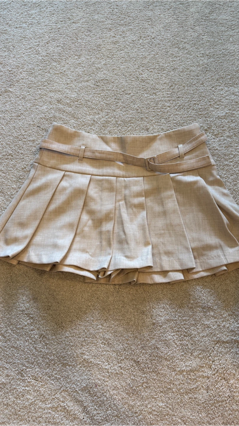 DYNAMITE Beige Pleated Skirt