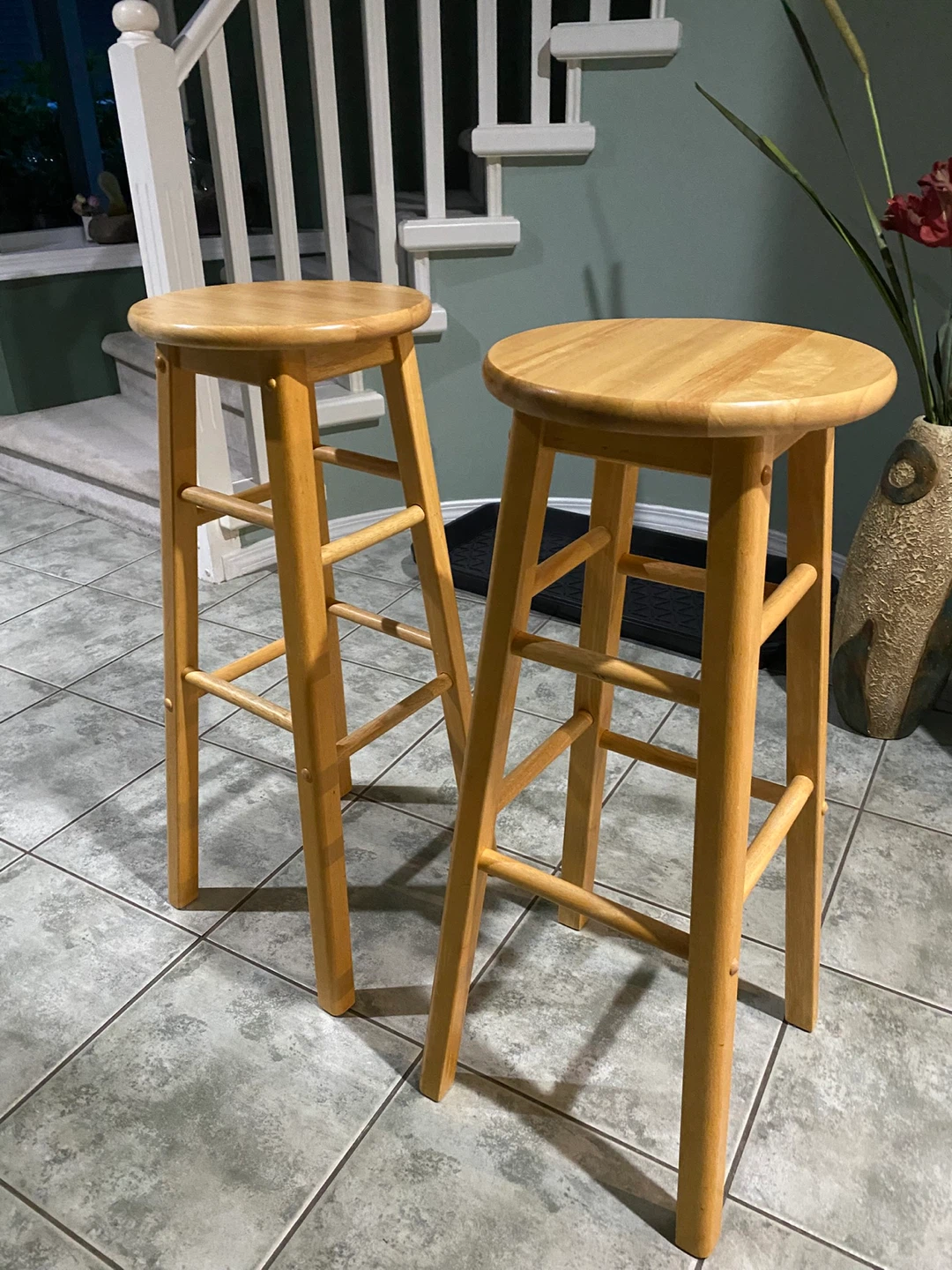 Bar bench