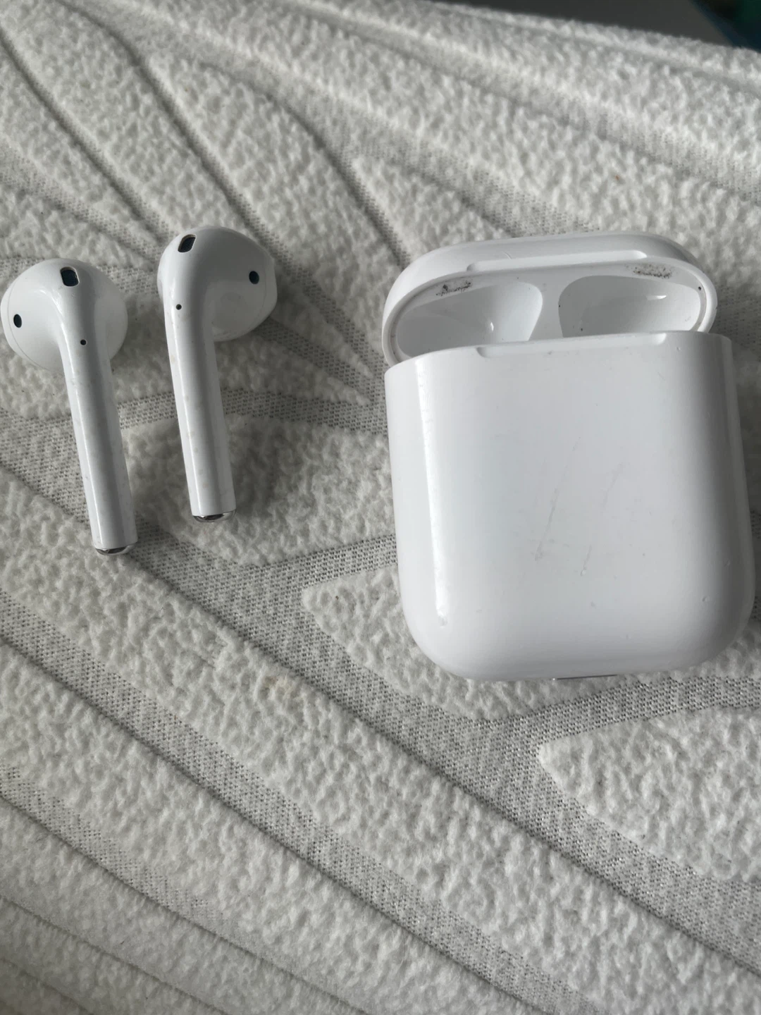 Airpods 2 and Samsung Galaxy Buds3 pro