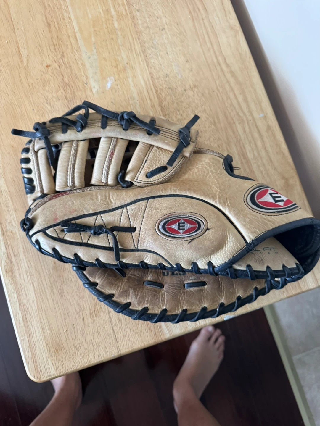 Left handed baseball trapper glove - photo 4
