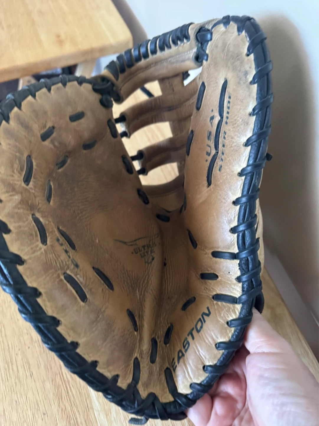 Left handed baseball trapper glove - photo 3