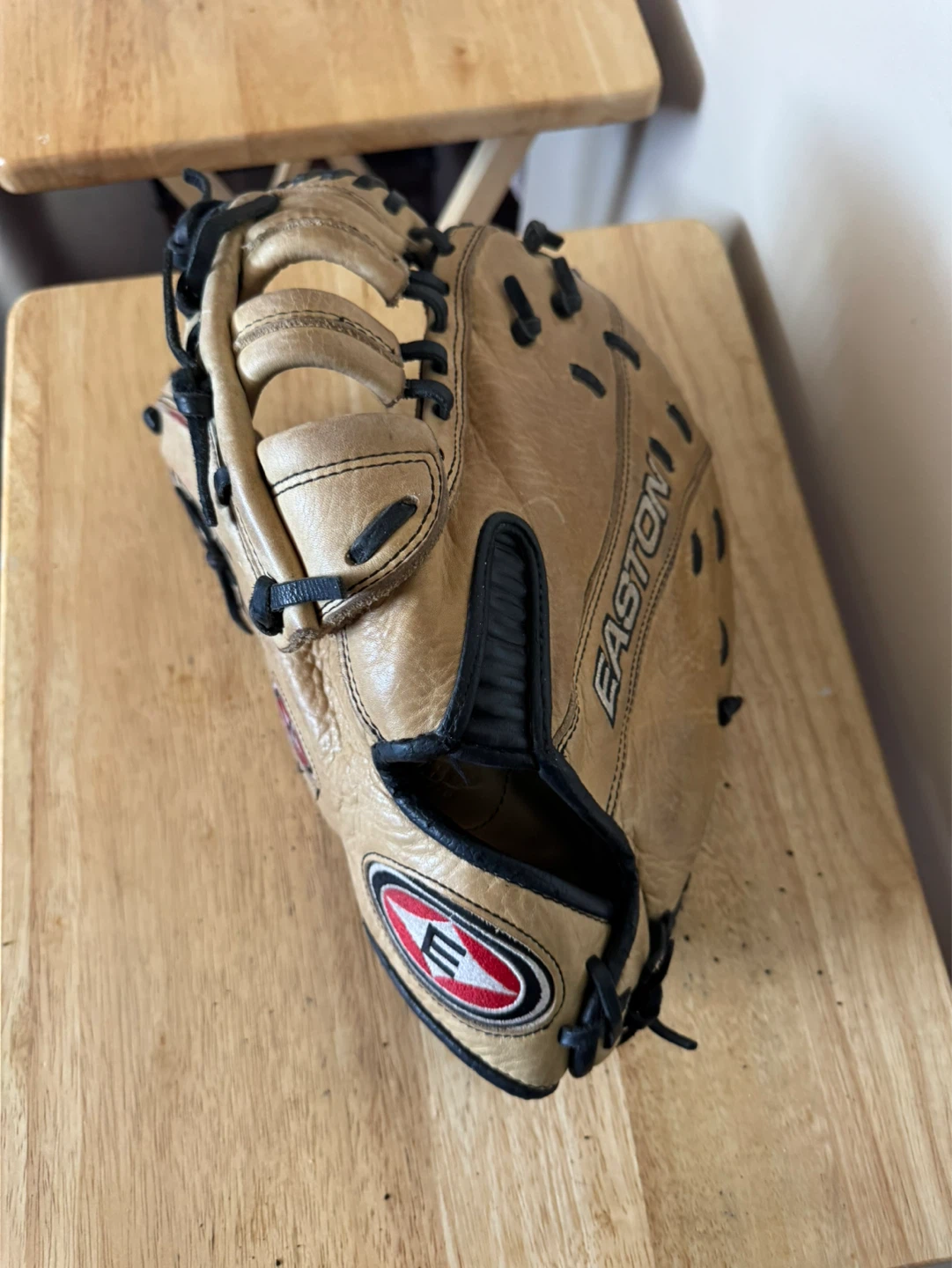 Left handed baseball trapper glove - photo 2