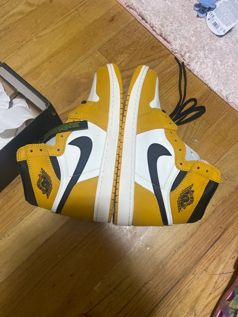 Air Jordan 1 Retro High OG Yellow Ochre/Black Size 9