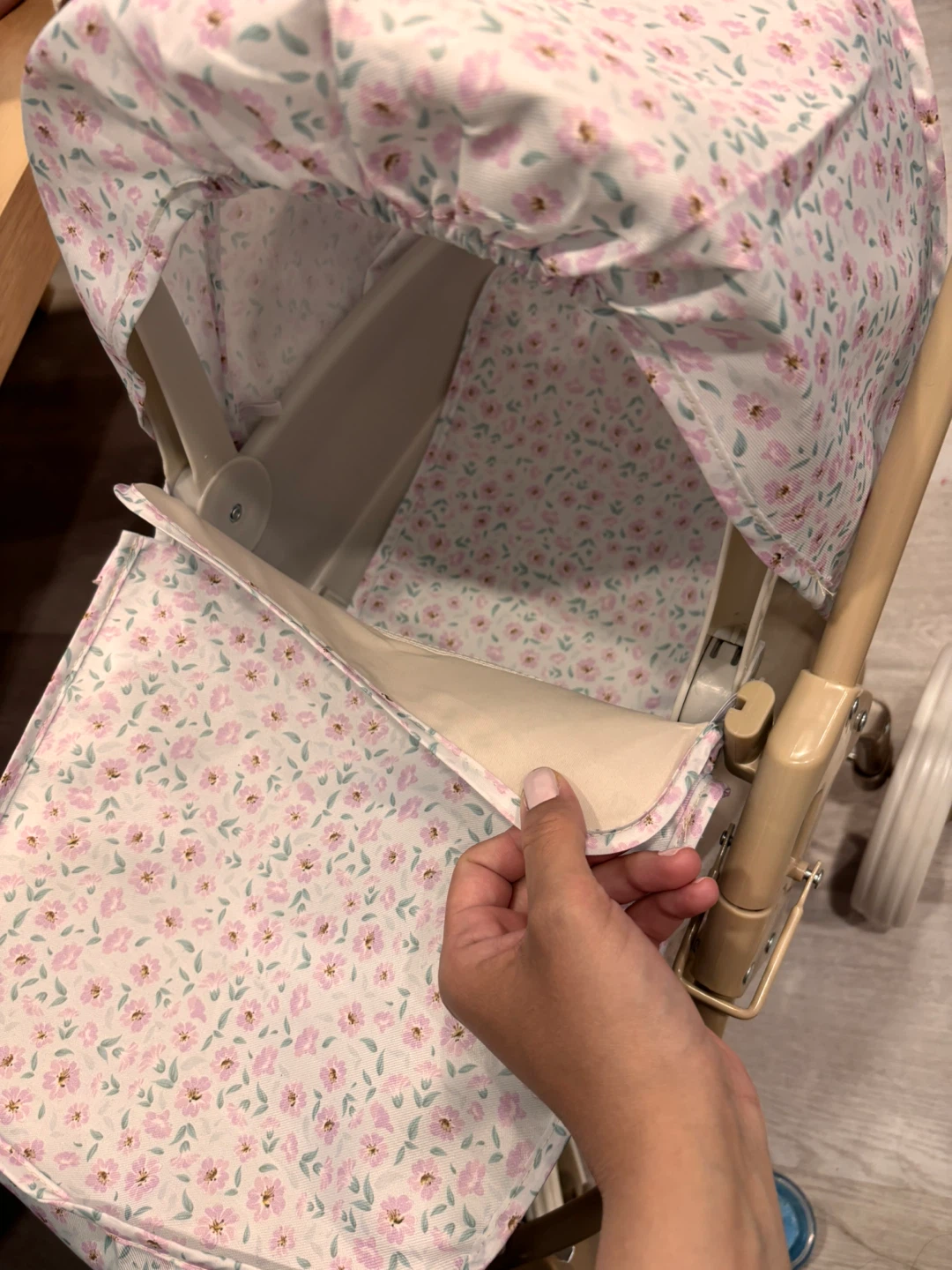 Doll stroller with floral print - photo 3