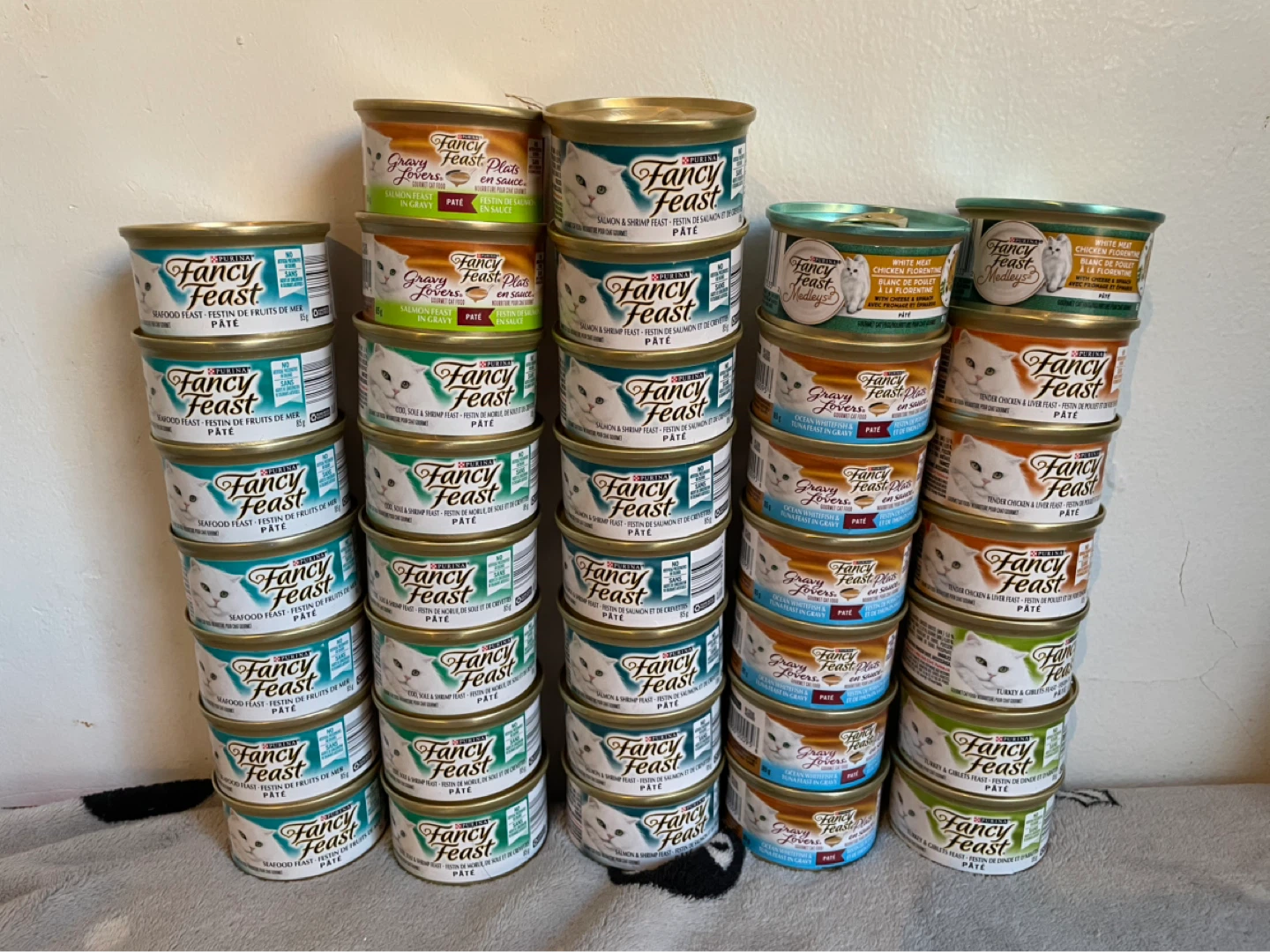 37 Cans Fancy Feast Wet Cat Food Lot