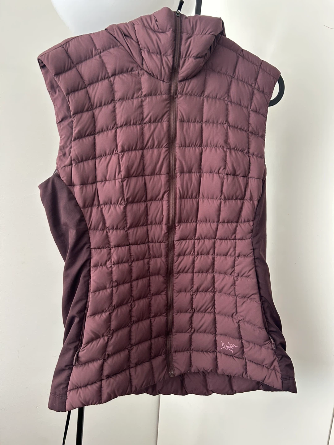 Arc'teryx Hooded Down Vest - Burgundy - Size S - photo 2