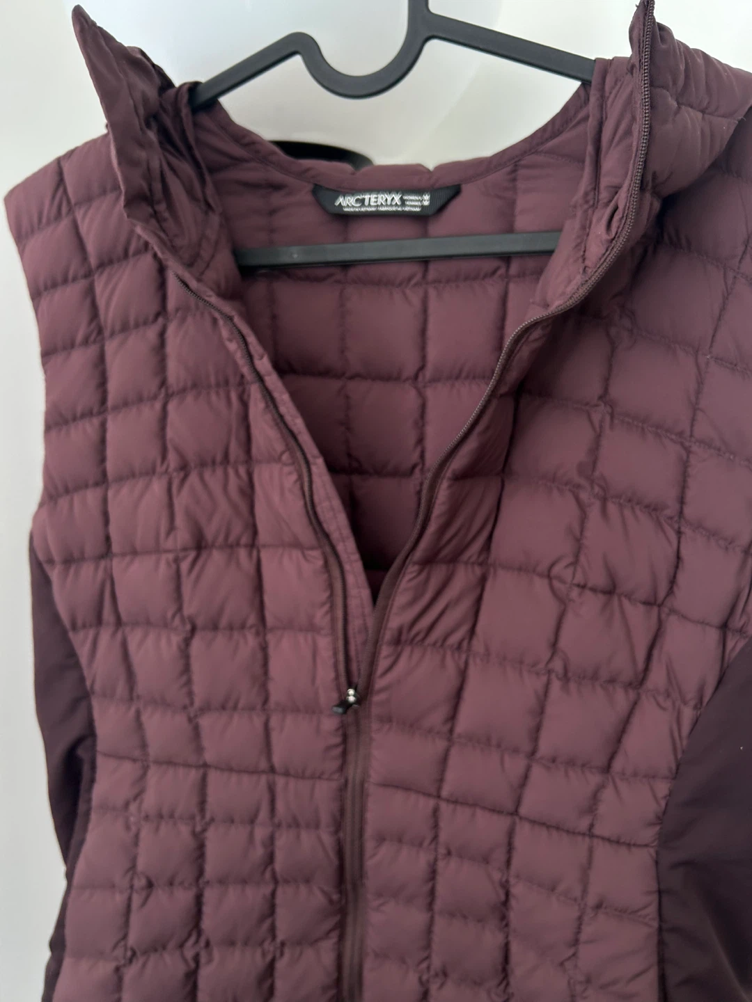 Arc'teryx Hooded Down Vest - Burgundy - Size S - photo 4