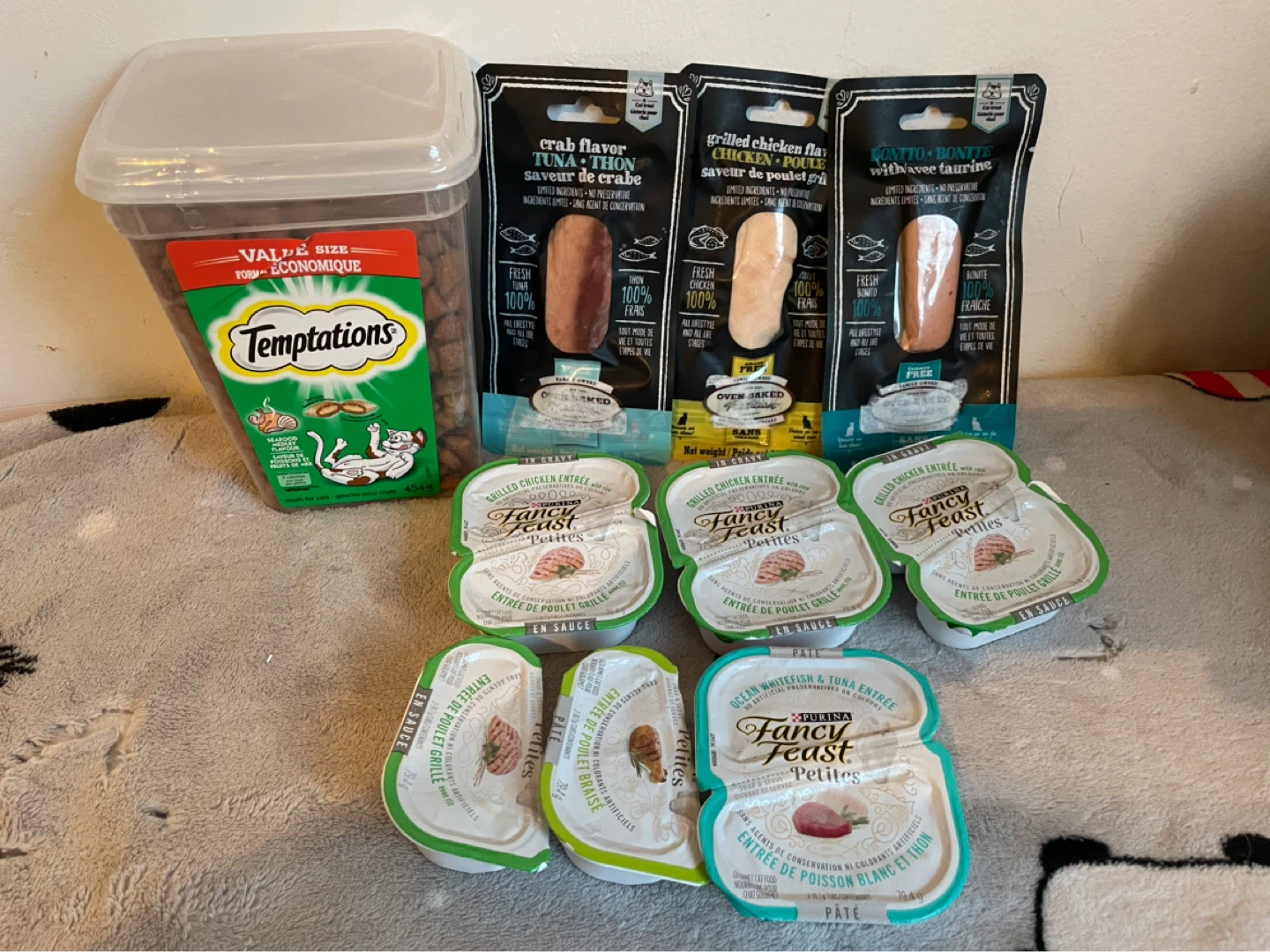 Brand New Cat Treats & Wet Food Lot