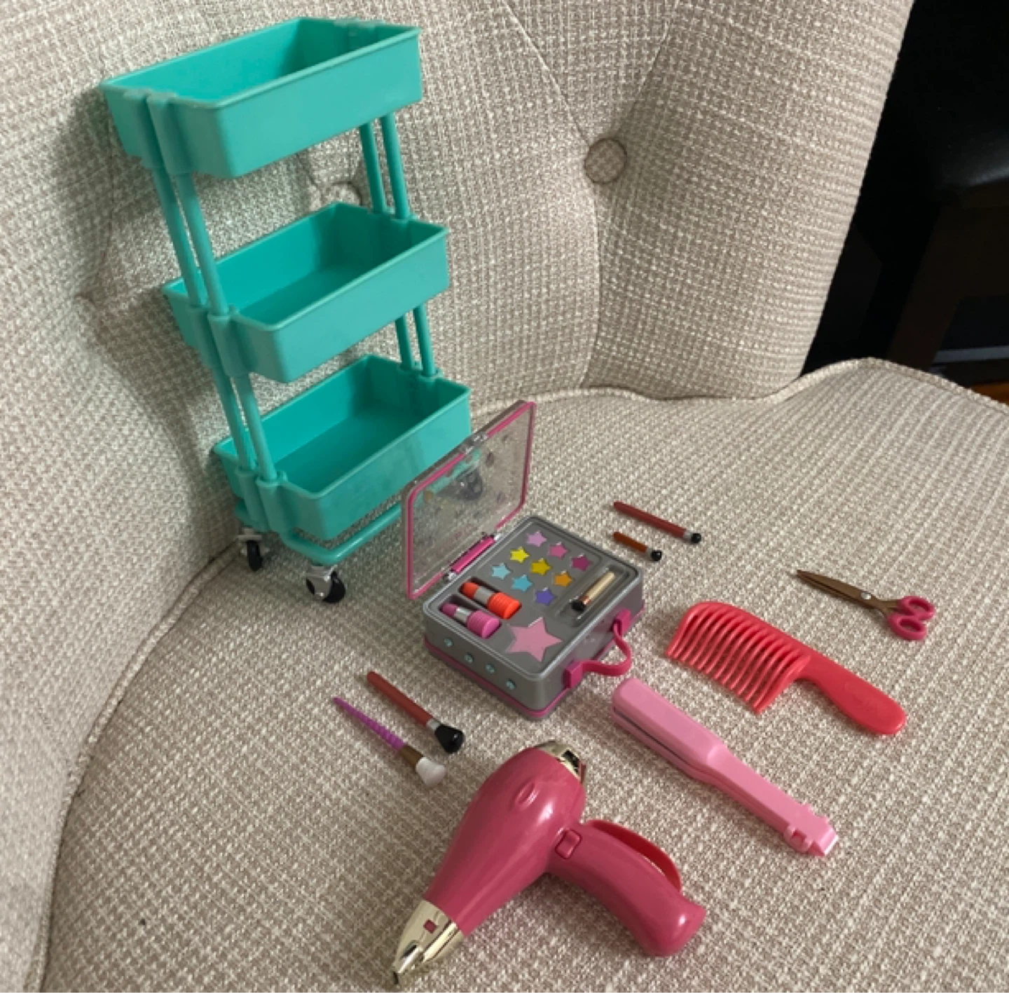 Our Generation Doll Beauty Salon Chair Playset with Accessories - photo 4