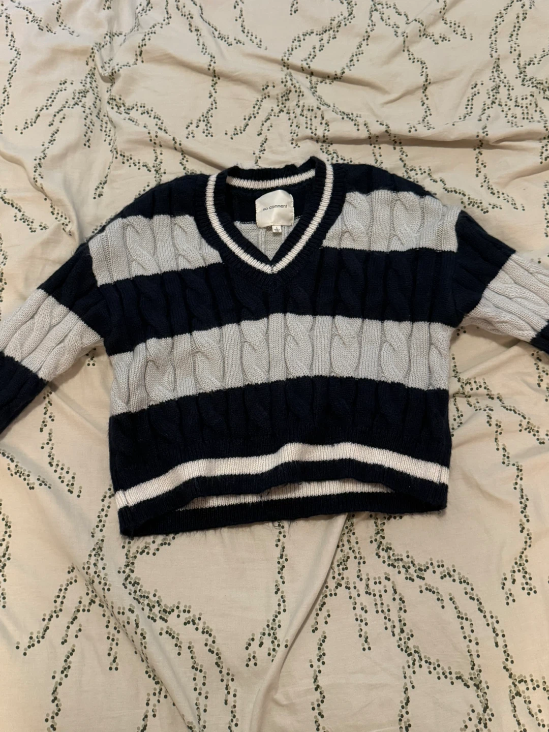 UO Collection Striped Cable Knit V-Neck Sweater - photo 2