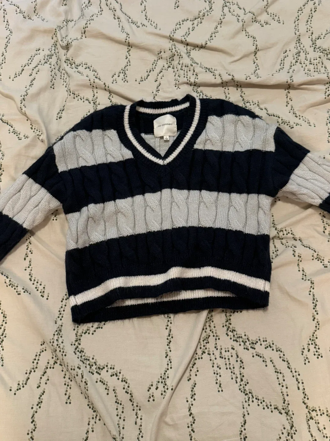 UO Collection Striped Cable Knit V-Neck Sweater - photo 2