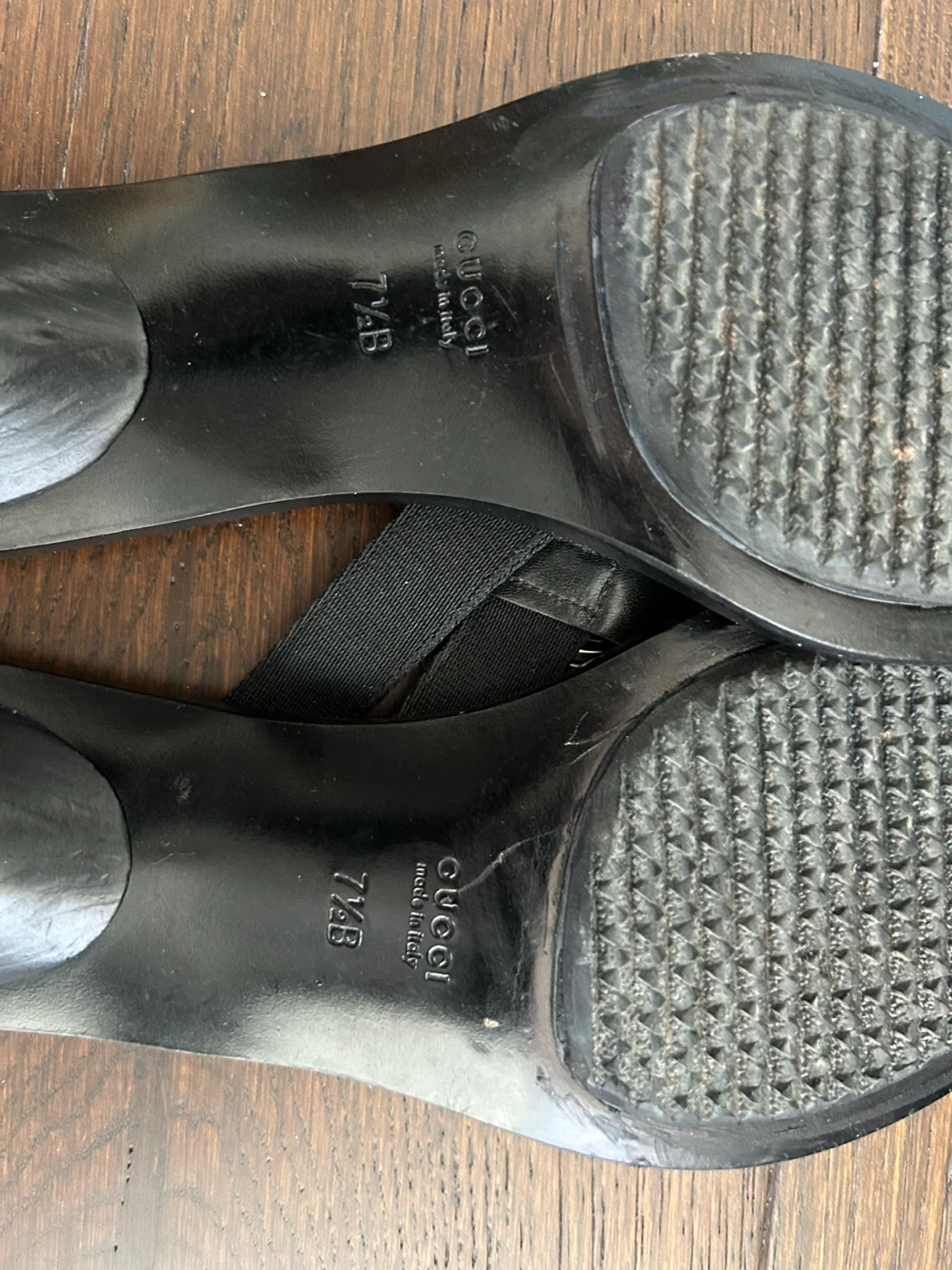 Gucci Black Thong Sandals - photo 4