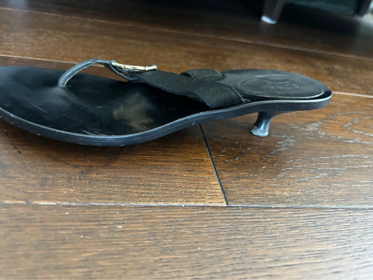 Gucci Black Thong Sandals - photo 2