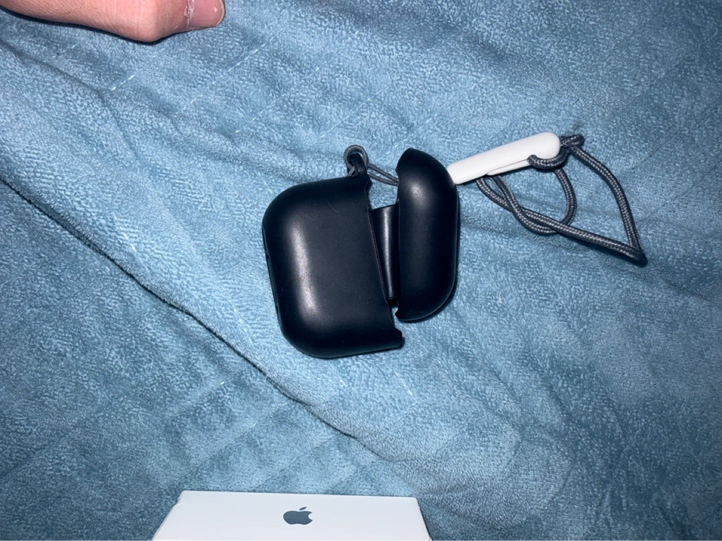 Apple AirPods 4 - photo 2