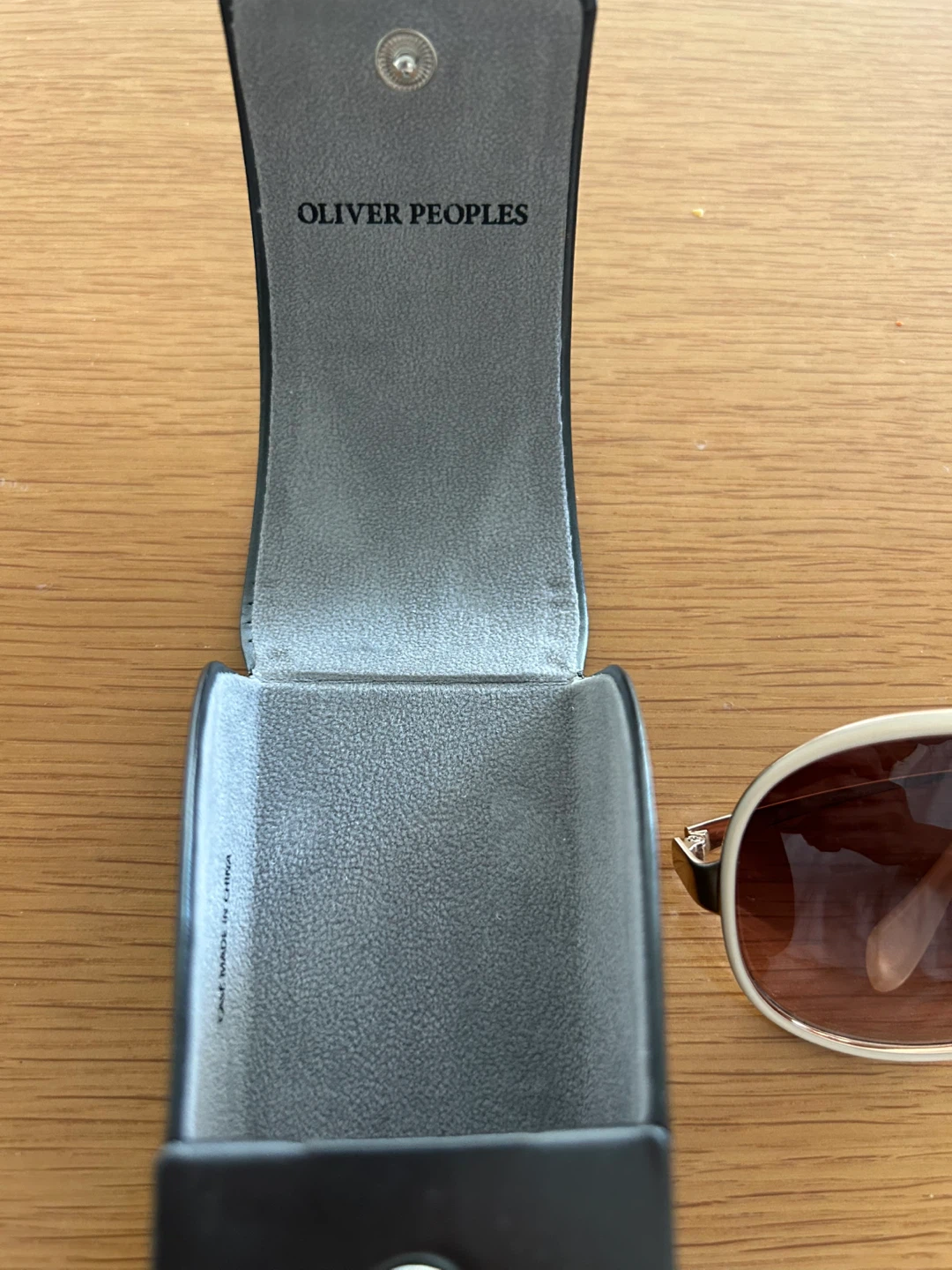 Oliver Peoples Sunglasses with Case - photo 4