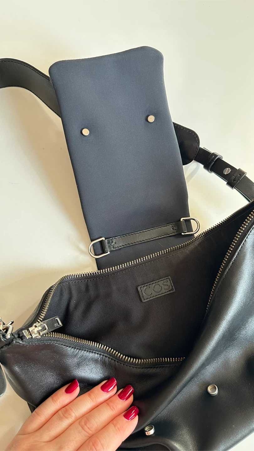 COS Black Leather Shoulder Bag with Detachable Pouch - photo 2