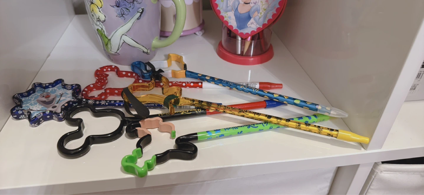 lot of Disney collectibles vanity trinket box and stationary - photo 5