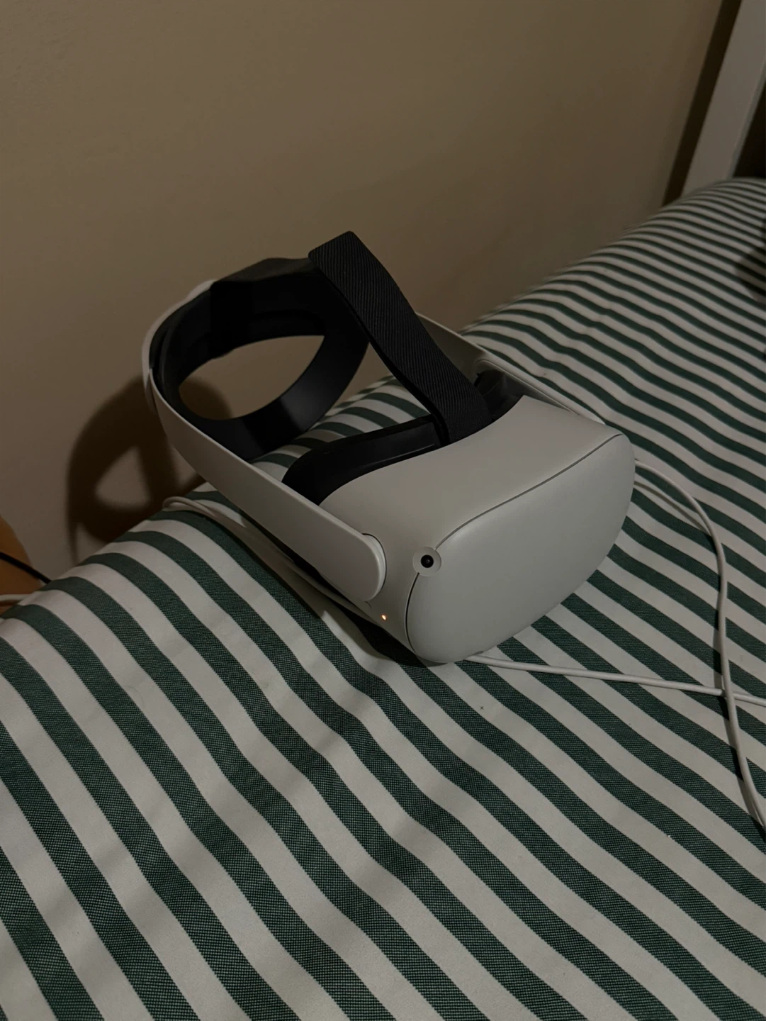 Meta Quest 2 VR Headset with Controllers - photo 4