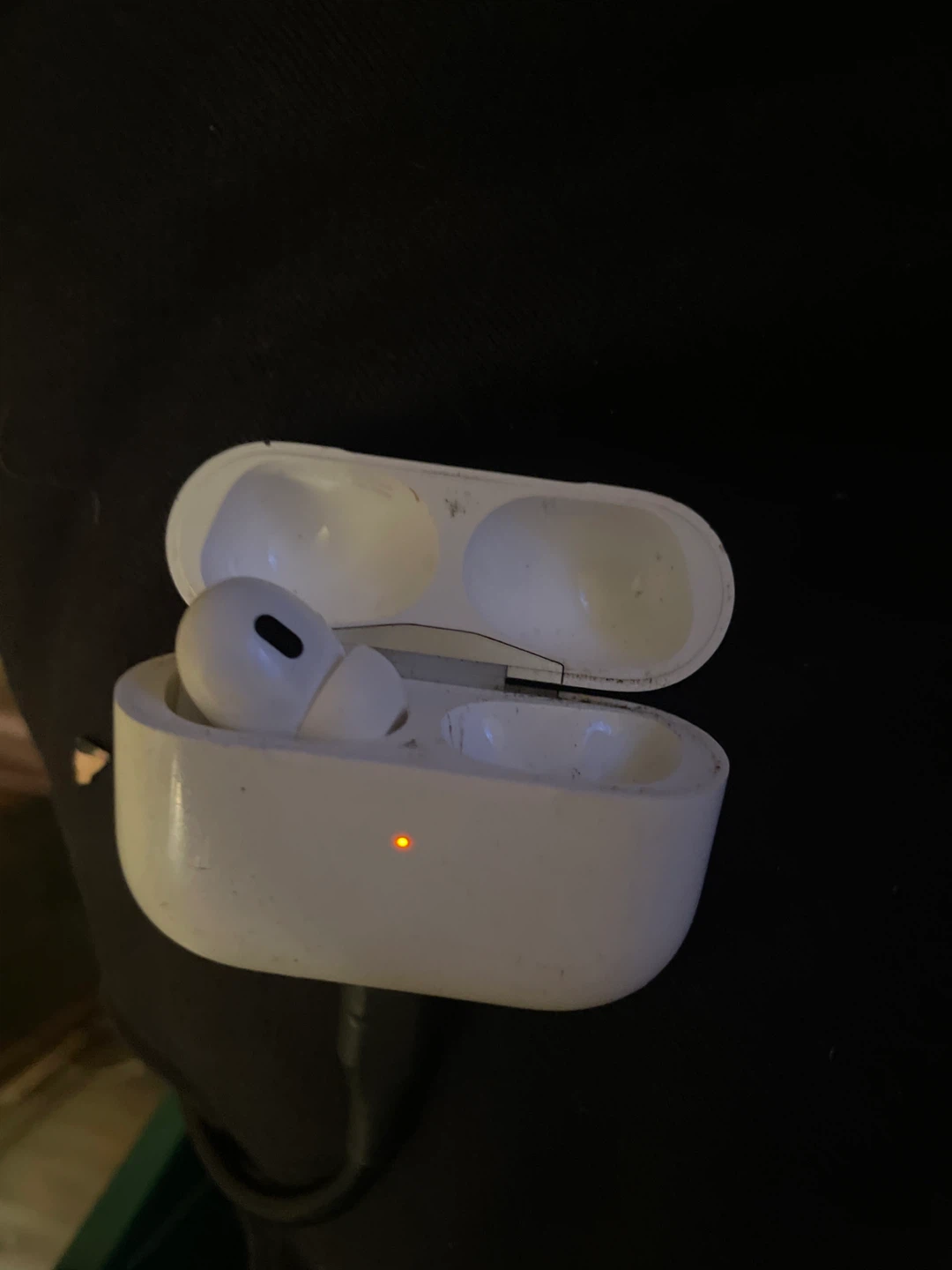 Apple AirPods Pro (2nd Gen) Charging Case - photo 2