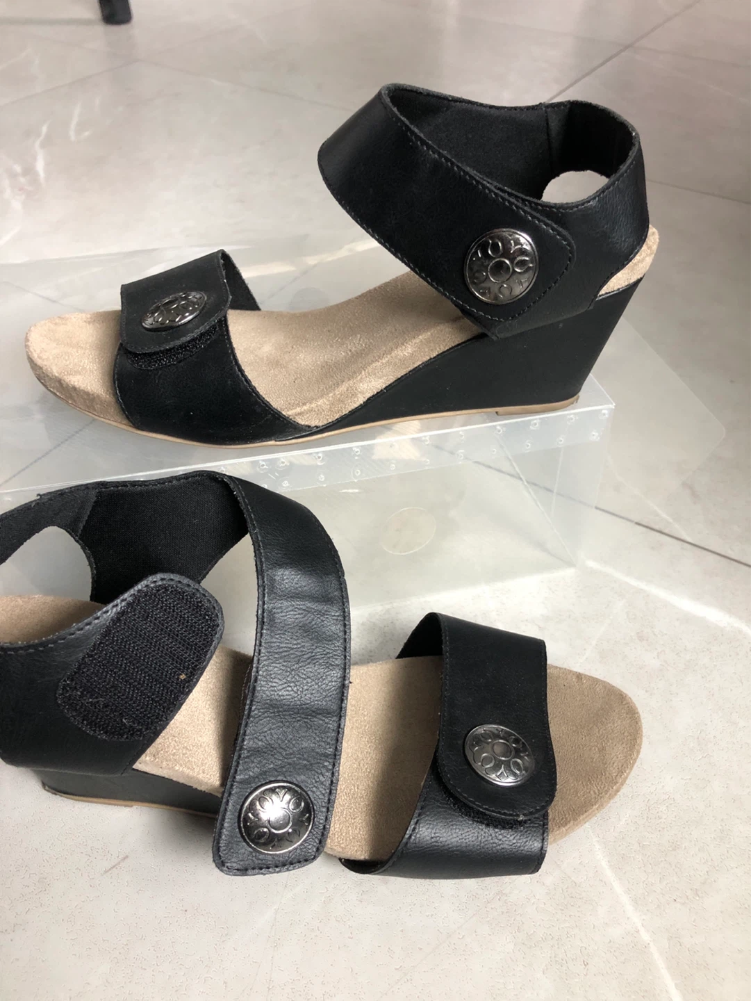 Women’s Adjustable & Elegant  Sandals, size 8