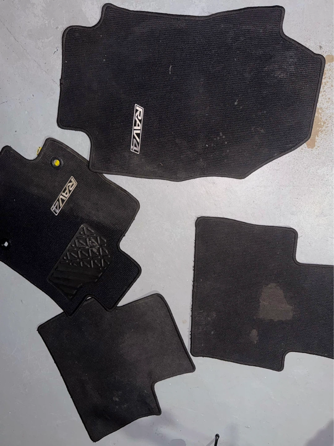Toyota RAV4 Floor Mats Set - photo 2