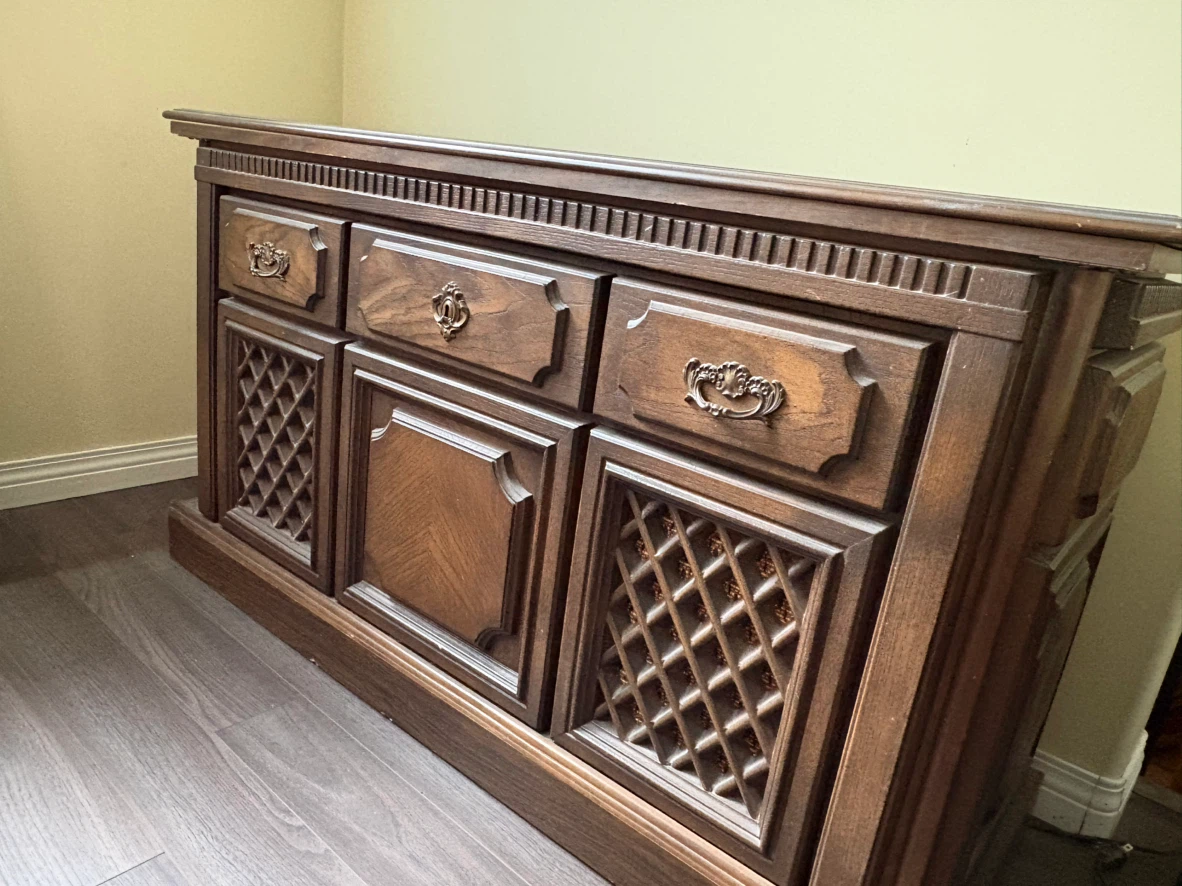 Wood Stereo Cabinet with Turntable, V8, Cassette Player & Radio