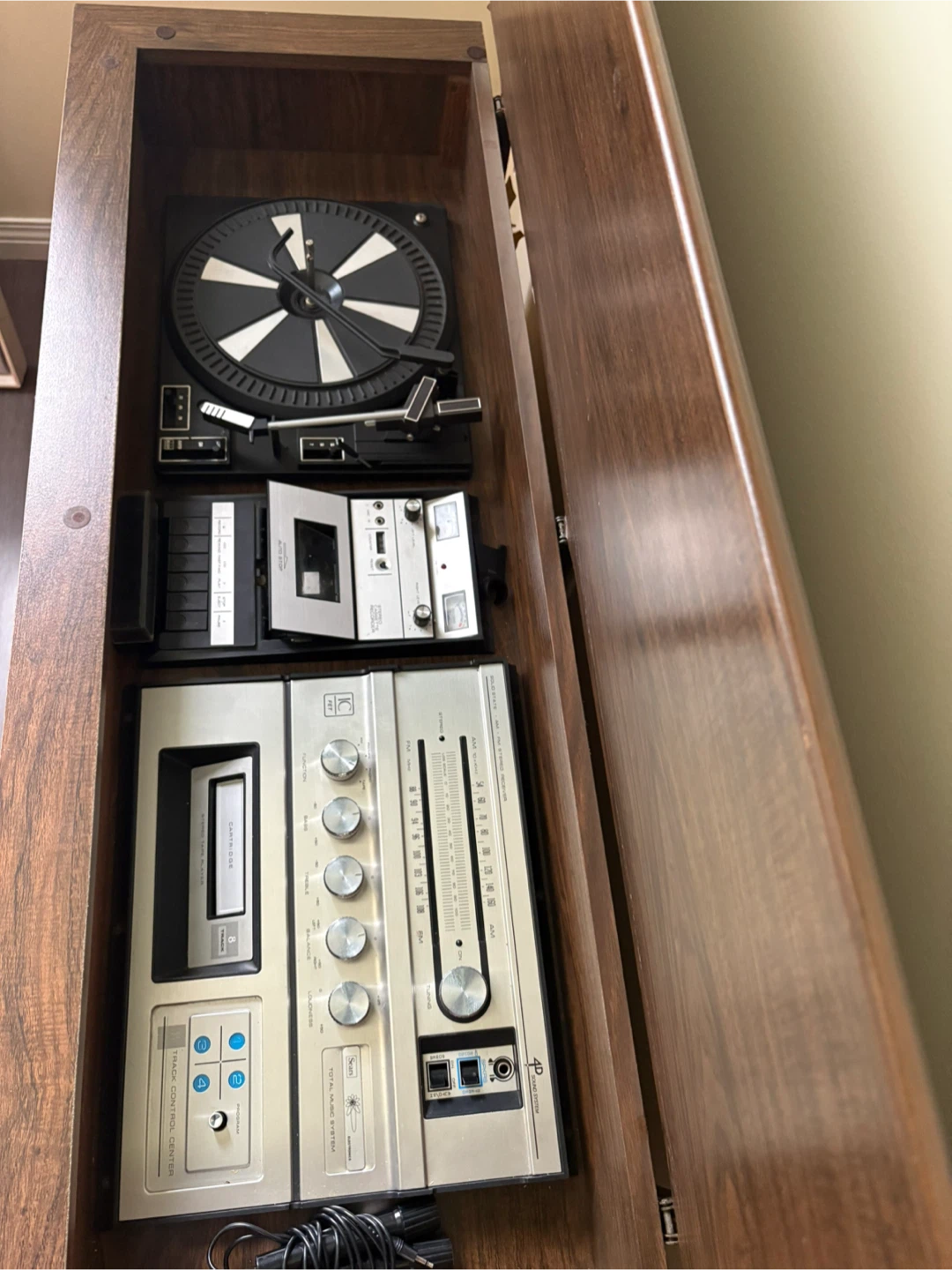 Wood Stereo Cabinet with Turntable, V8, Cassette Player & Radio - photo 2