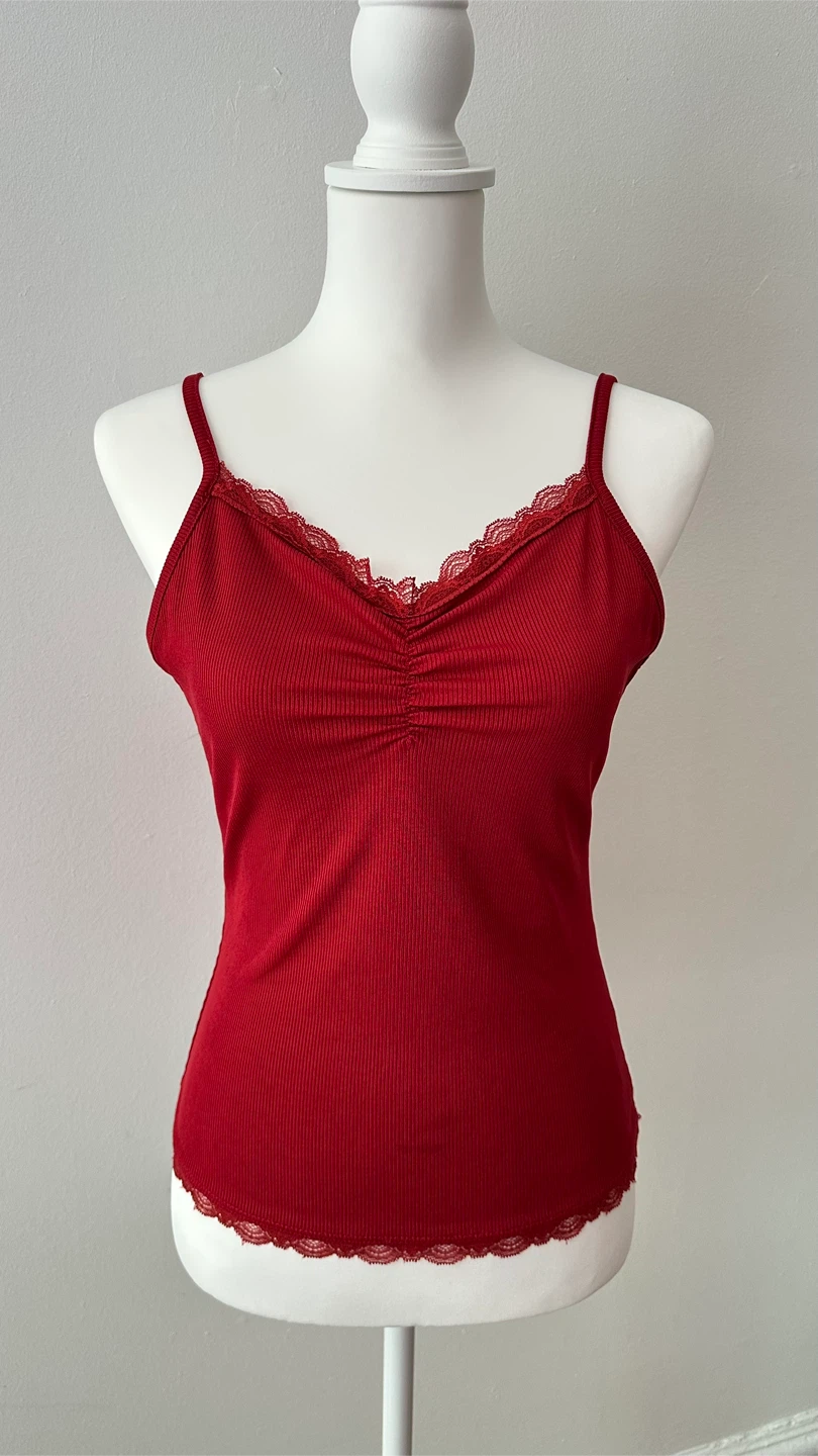 Red Ribbed Lace Trim Cami Top size M ( US 10-12 )