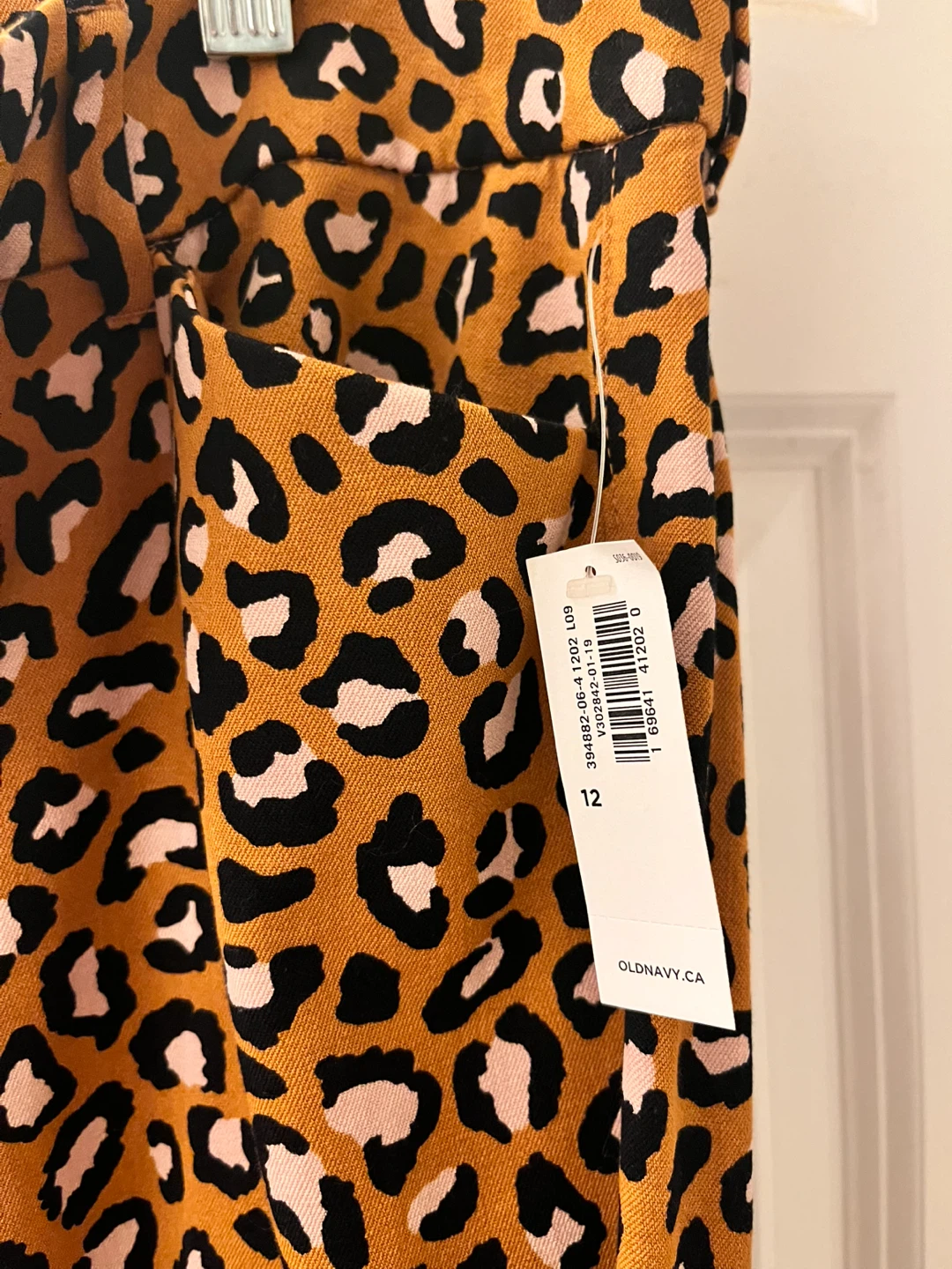 Old Navy Pixie Leopard Print Pants Size 12 - photo 3