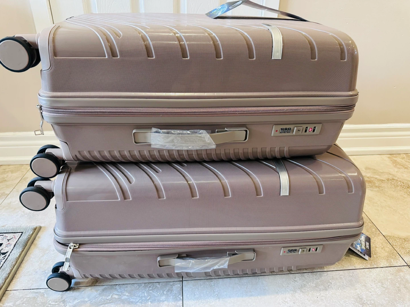 Unbreakable travel 2 piece luggage size 26,22 - photo 2