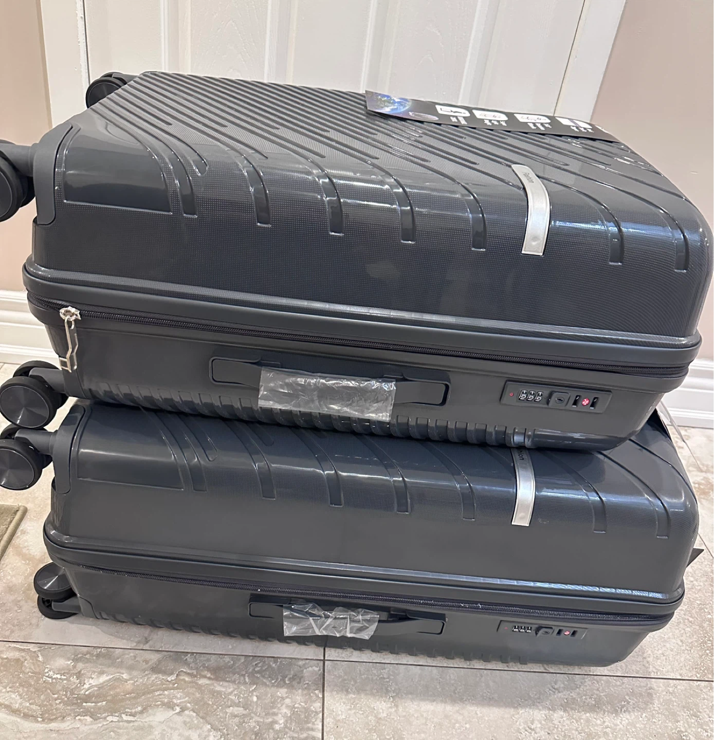 Unbreakable travel 2 piece luggage size 26,22 - photo 5