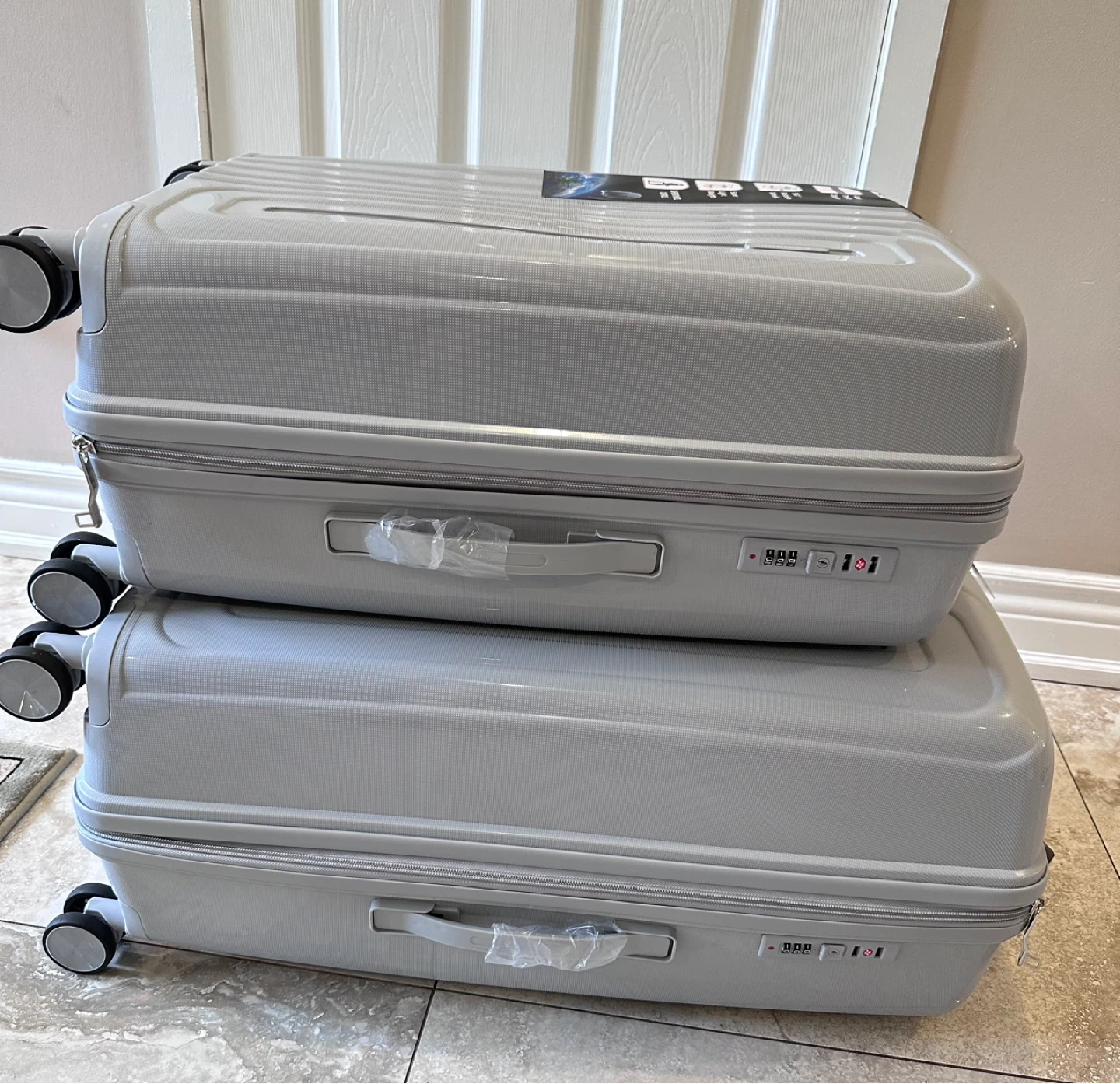 Unbreakable travel 2 piece luggage size 26,22 - photo 3