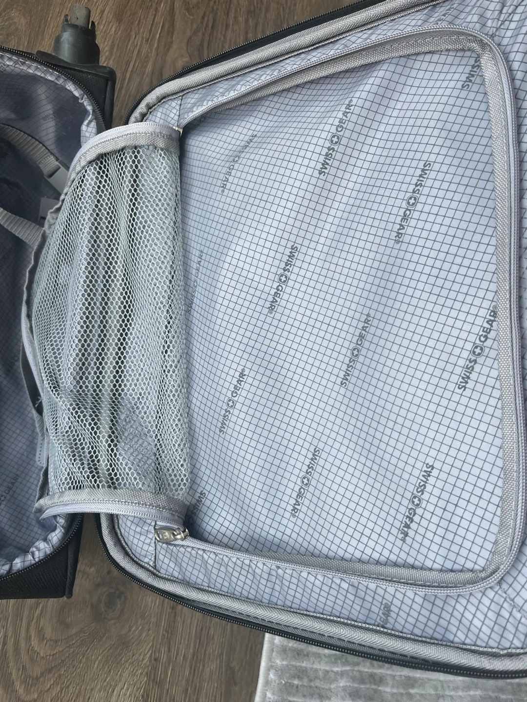Swiss Gear Black Carry-On Spinner Luggage - photo 3