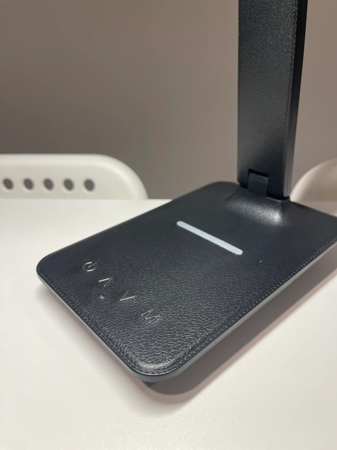 Dimmable Desk Lamp with wireless charger - photo 3