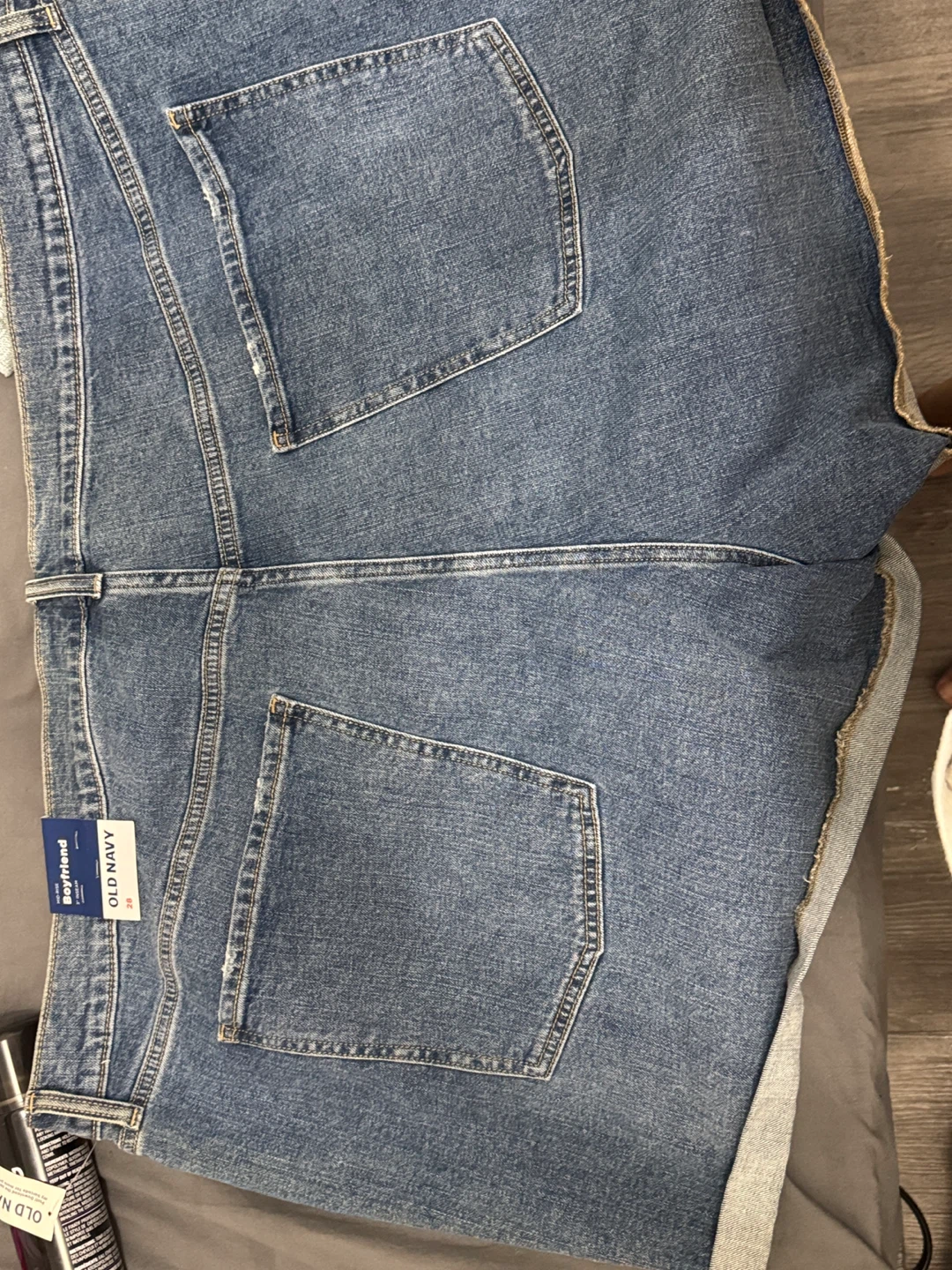Old Navy Mid-Rise Boyfriend Jean Shorts Size 28 - photo 4