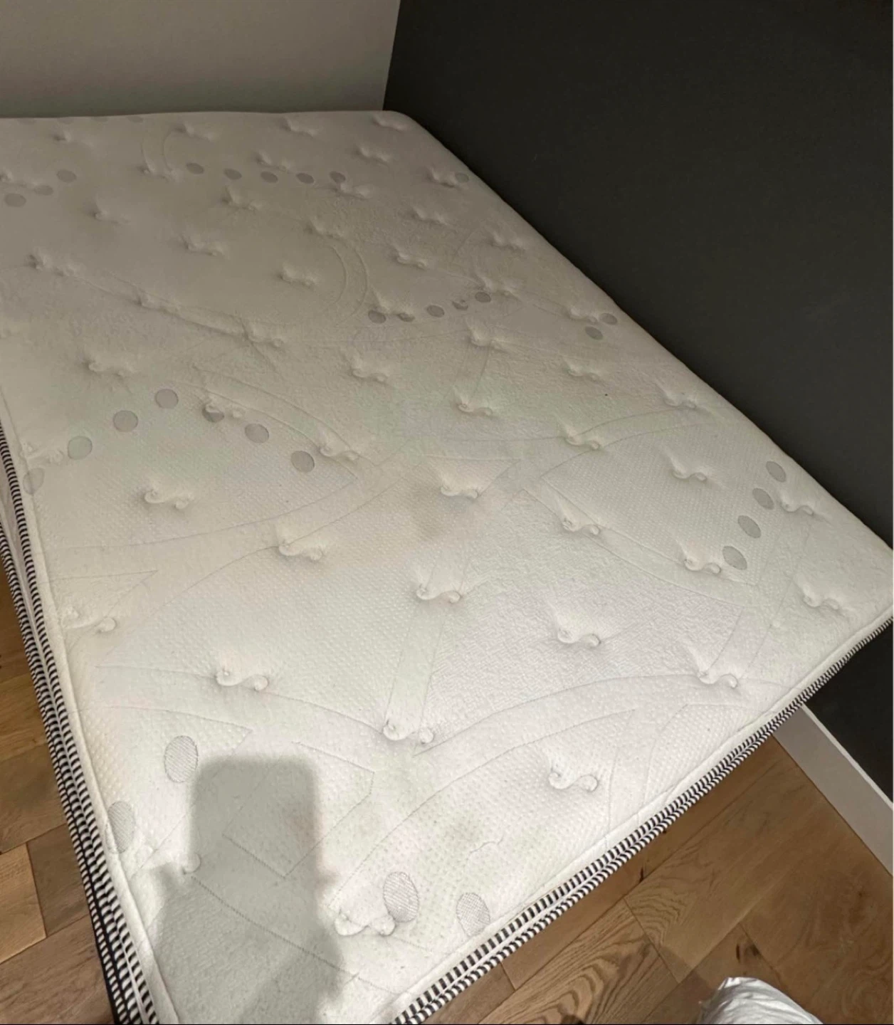 White Sealy Mattress with Box Spring - photo 2