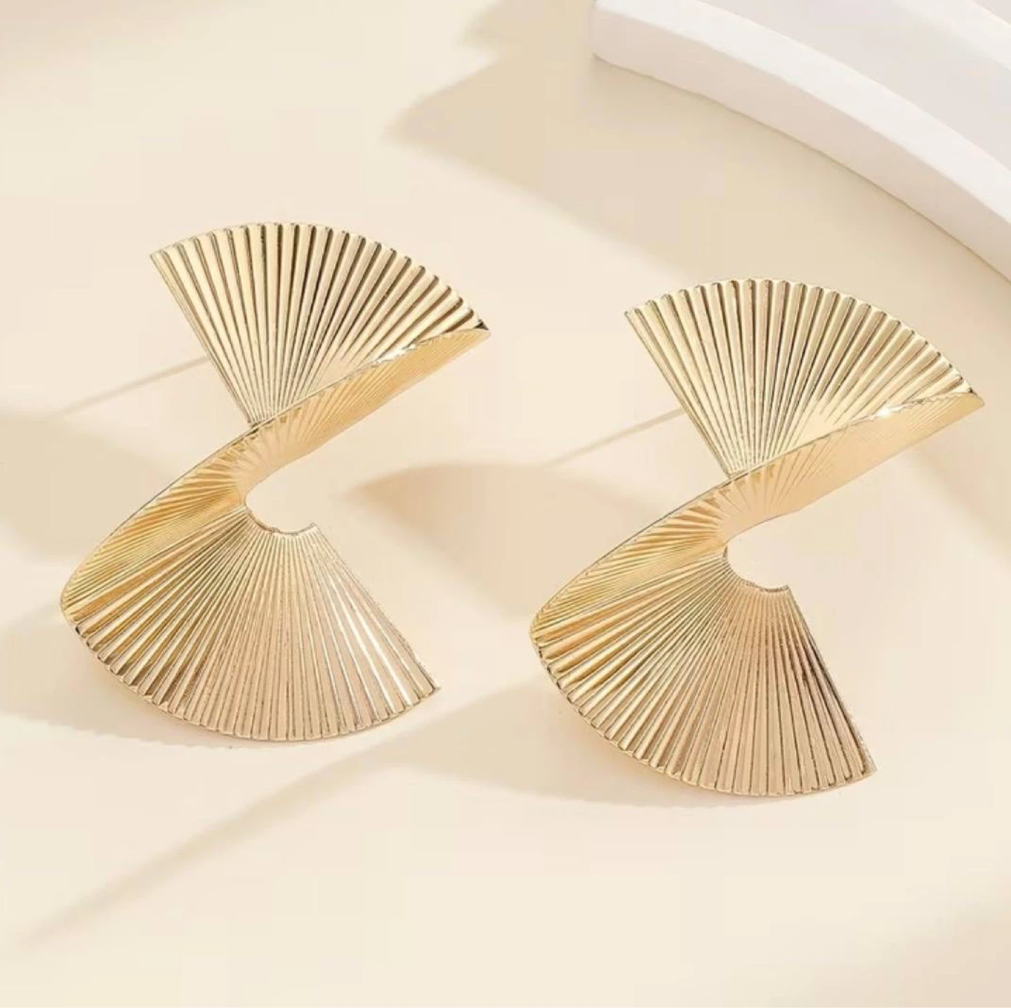 Gold Art Deco Fan Cross Earrings - photo 5