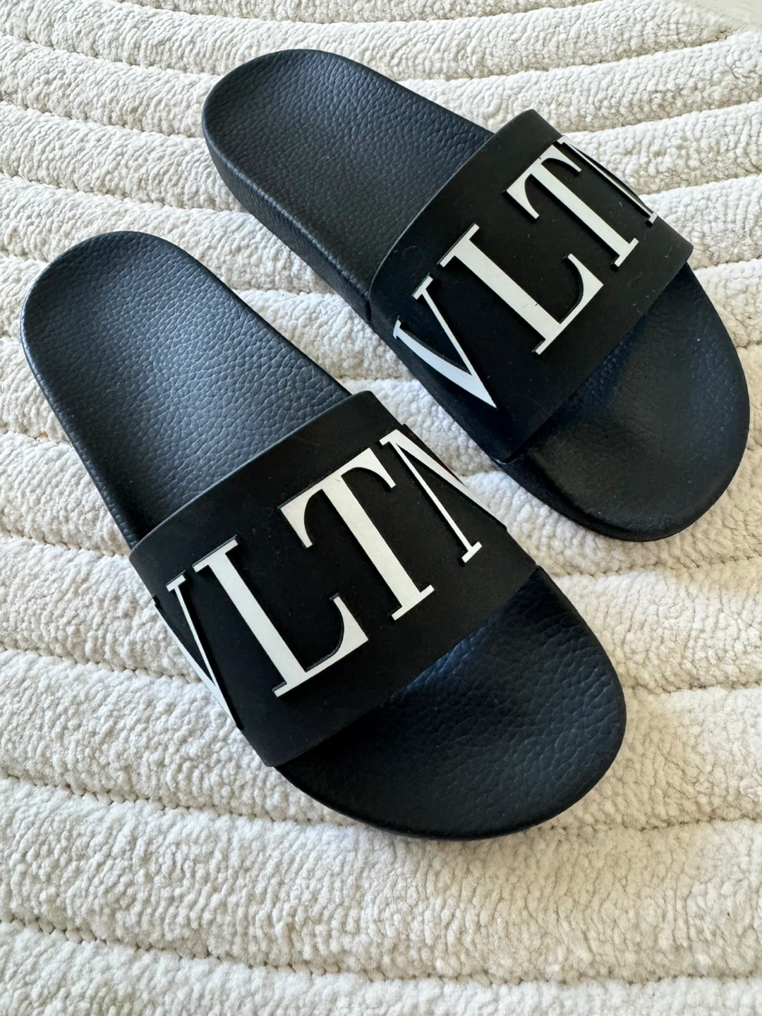Valentino Garavani VLTN Slides