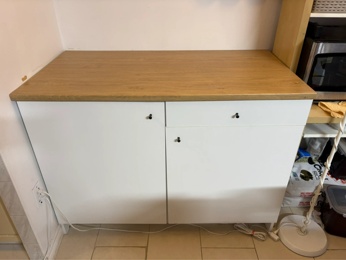 Kitchen base cabinet