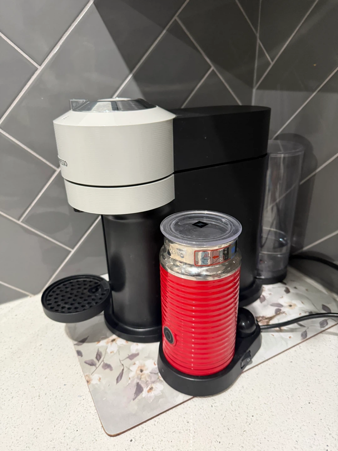 Nespresso Vertuo Coffee Machine Milk Frother - photo 2
